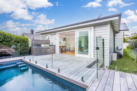 Photo of property in 16 Warwick Street, Morningside, Auckland, 1022