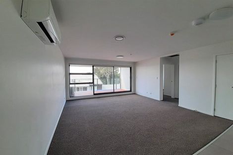 Photo of property in 1/4045f Great North Road, Glen Eden, Auckland, 0602