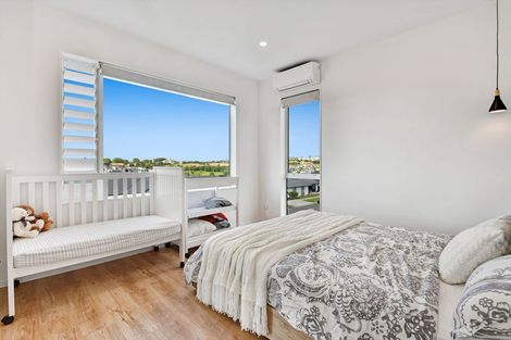 Photo of property in 17 Resolution Drive, Gulf Harbour, Whangaparaoa, 0930