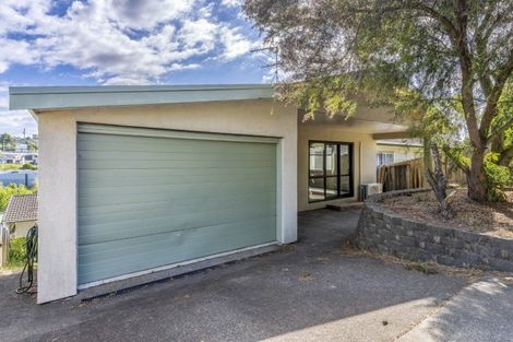 Photo of property in 10 Cedar Heights Avenue, Massey, Auckland, 0614