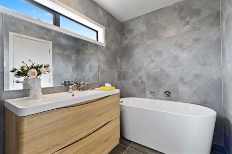 Photo of property in 7 Eric Gifford Drive, Ranui, Auckland, 0612