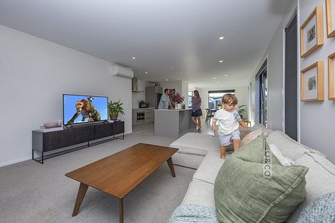 Photo of property in 37 Lumbarda Drive, Kumeu, 0810