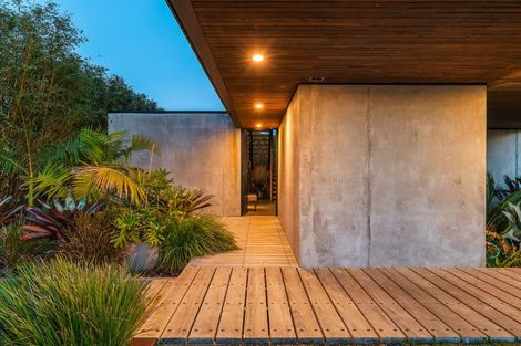 Photo of property in 30 Nihinihi Avenue, Raglan, 3225