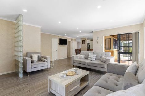 Photo of property in 3 Harobed Place, Weymouth, Auckland, 2103