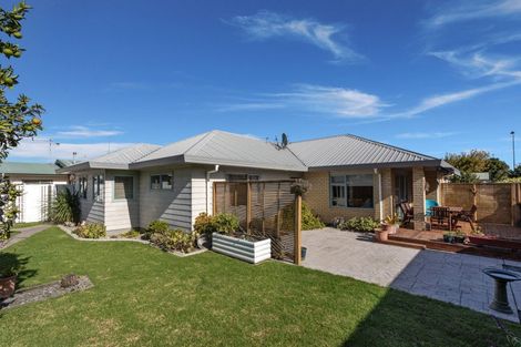 Photo of property in 6 Edgewater Grove, Whakatane, 3120