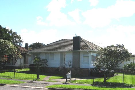 Photo of property in 30 Harbour View Road, Te Atatu Peninsula, Auckland, 0610
