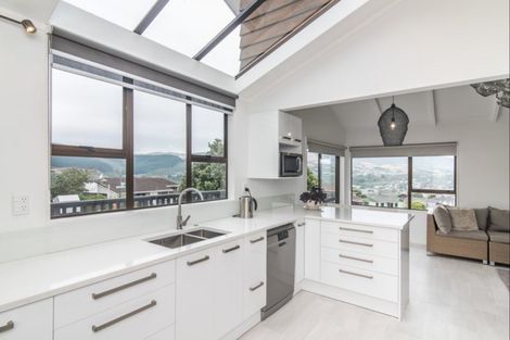 Photo of property in 91 Victory Crescent, Tawa, Wellington, 5028