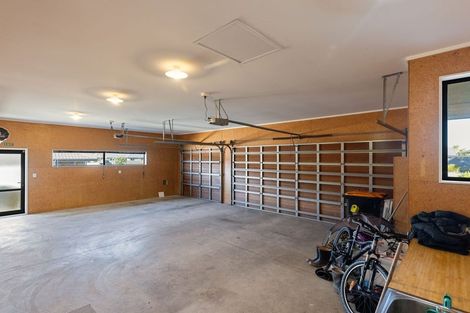 Photo of property in 6 Galea Grove, Kelvin Grove, Palmerston North, 4414