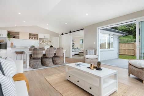 Photo of property in 7 Lakeside Terrace, Omokoroa, 3114