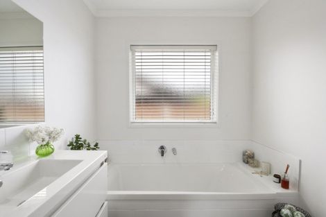 Photo of property in 3 Montgomery Crescent, Kinloch, Taupo, 3377