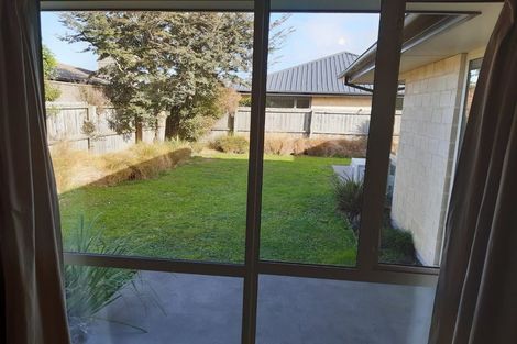 Photo of property in 8 Dunsford Close, Halswell, Christchurch, 8025