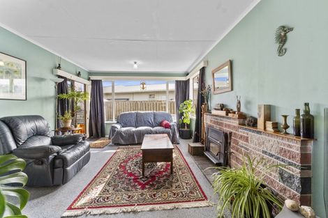 Photo of property in 19 Mazengarb Road, Paraparaumu Beach, Paraparaumu, 5032