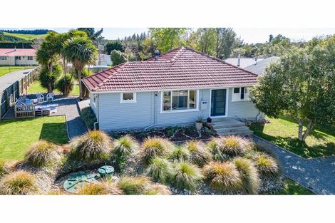 Photo of property in 13 Cross Street, Coalgate, 7673