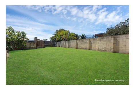 Photo of property in 6 Glenvil Lane, Te Atatu Peninsula, Auckland, 0610