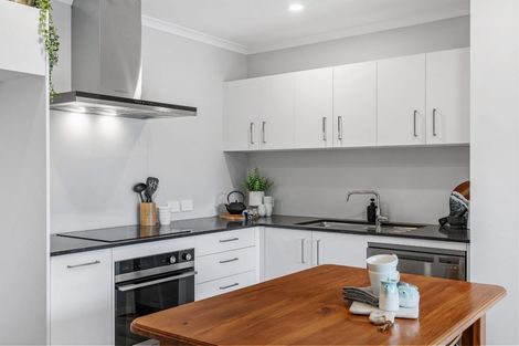 Photo of property in 6 Whakato Avenue, Kumeu, 0810