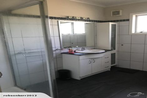 Photo of property in 2/20 Hutchinsons Road, Bucklands Beach, Auckland, 2014