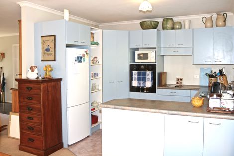 Photo of property in 31 Matauwhi Road, Russell, 0202