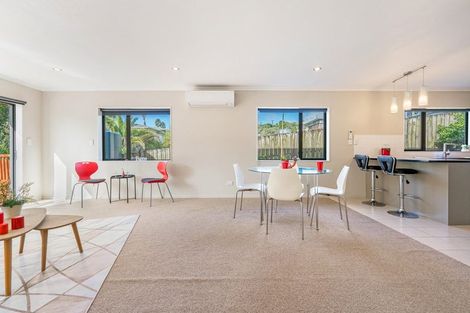 Photo of property in 19a Kelwyn Road, Kelston, Auckland, 0602