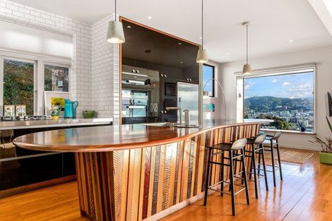Photo of property in 51 The Crescent, Roseneath, Wellington, 6011