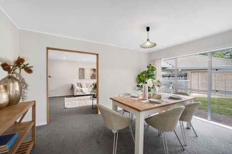 Photo of property in 66 Golfland Drive, Golflands, Auckland, 2013