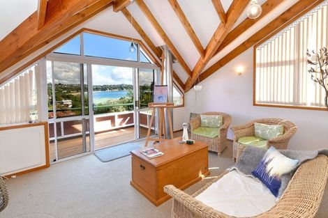 Photo of property in 20 Tindalls Bay Road, Tindalls Beach, Whangaparaoa, 0930