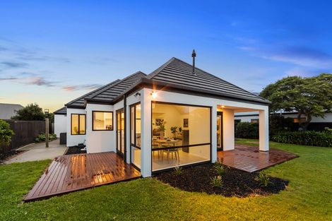 Photo of property in 14 Evenwood Place, Waimairi Beach, Christchurch, 8083