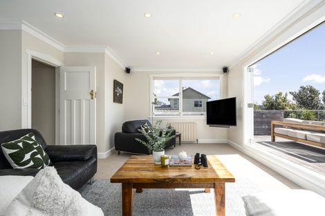 Photo of property in 29 Seaview Road, Paremata, Porirua, 5024
