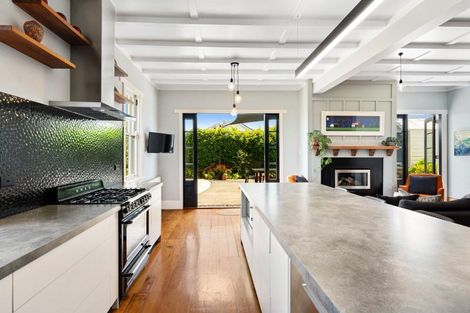 Photo of property in 28 Fitzroy Road, Bluff Hill, Napier, 4110