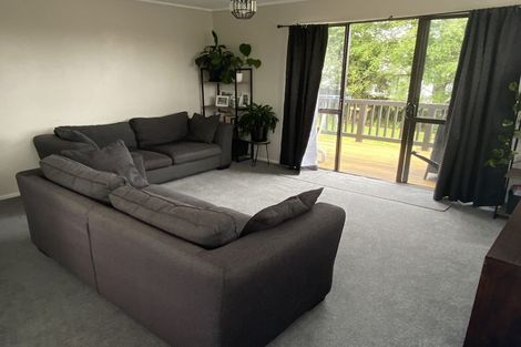 Photo of property in 33 Riversdale Drive, Merrilands, New Plymouth, 4312