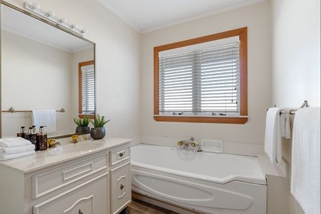 Photo of property in 1/42 Beresford Street, Bayswater, Auckland, 0622