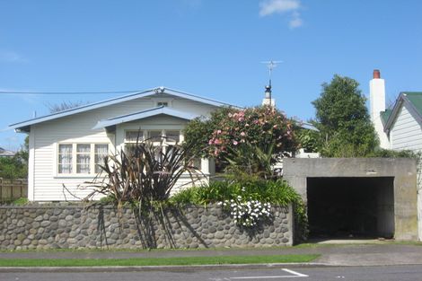 Photo of property in 33 Hine Street, New Plymouth, 4310