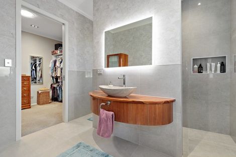 Photo of property in 12 Amberley Place, Flagstaff, Hamilton, 3210