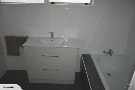 Photo of property in 1/22 Tui Glen Road, Birkenhead, Auckland, 0626