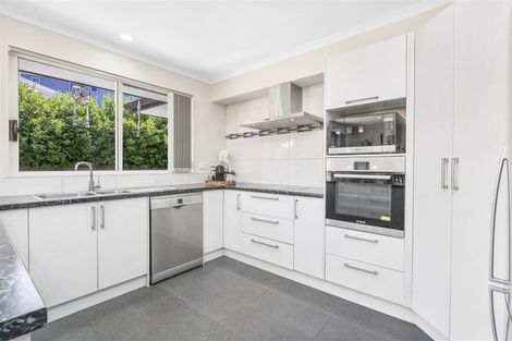 Photo of property in 64 Farnborough Drive, Grandview Heights, Hamilton, 3200