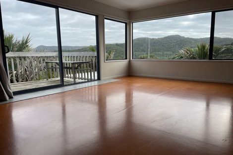 Photo of property in 19 Rayner Road, Piha, New Lynn, 0772