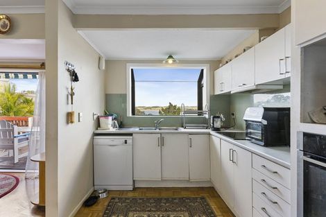 Photo of property in 17 Tui Vale Road, Shelly Park, Auckland, 2014