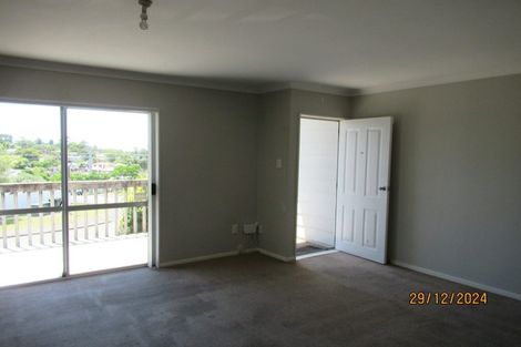 Photo of property in 10 Aldern Road, Massey, Auckland, 0614