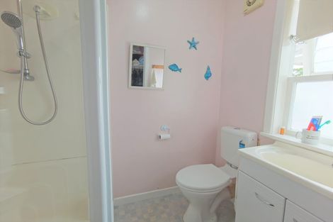 Photo of property in 228 Whitney Street, Blockhouse Bay, Auckland, 0600