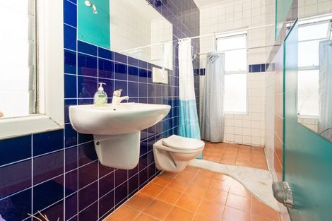 Photo of property in 10 Edge Hill, Mount Victoria, Wellington, 6011