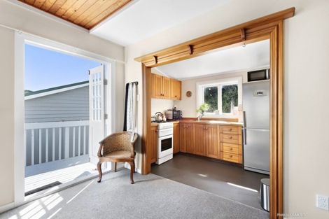 Photo of property in 2 Linwood Way, Island Bay, Wellington, 6023