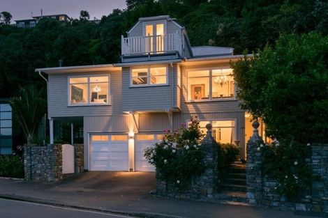 Photo of property in 379 Karaka Bay Road, Karaka Bays, Wellington, 6022