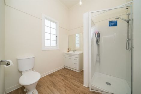 Photo of property in 16 Oxford Street, Hokowhitu, Palmerston North, 4410