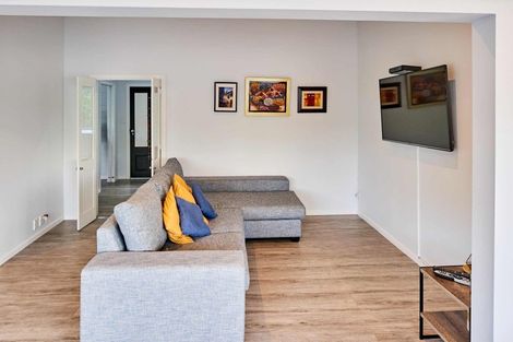 Photo of property in 28 Seaview Road, Paremata, Porirua, 5024