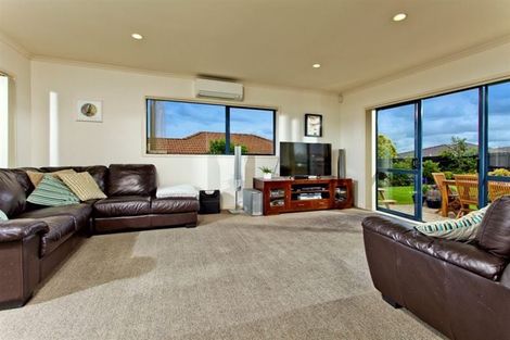 Photo of property in 13 Chelmsley Avenue, Henderson, Auckland, 0612