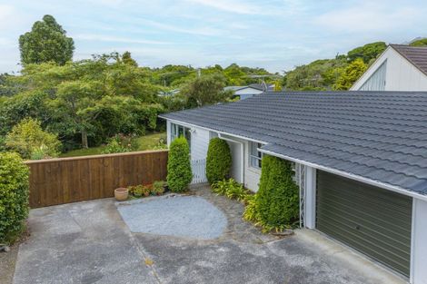 Photo of property in 49b Ngaio Road, Waikanae, 5036