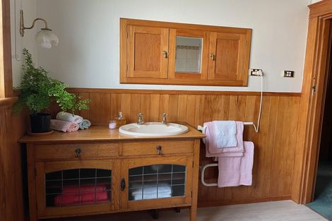 Photo of property in 1 Home Street, Winton, 9720