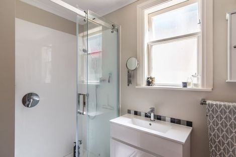 Photo of property in 98 Wallace Street, Mount Cook, Wellington, 6021