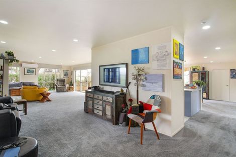 Photo of property in 14 Millen Place, Clarks Beach, 2122