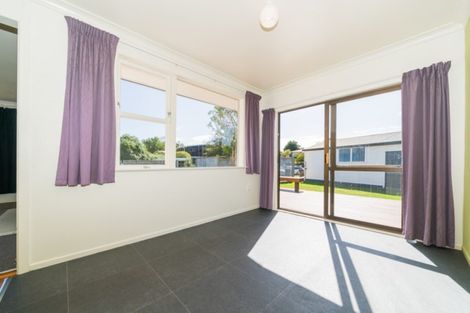 Photo of property in 2 Croxley Place, Terrace End, Palmerston North, 4410