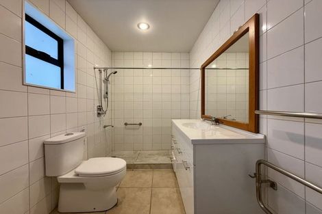 Photo of property in 6 Durham Street, Te Atatu Peninsula, Auckland, 0610